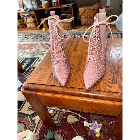Pink JETSETTER BOOTIE Brand Charles by Charles David Size 9M - Picture 2 of 4